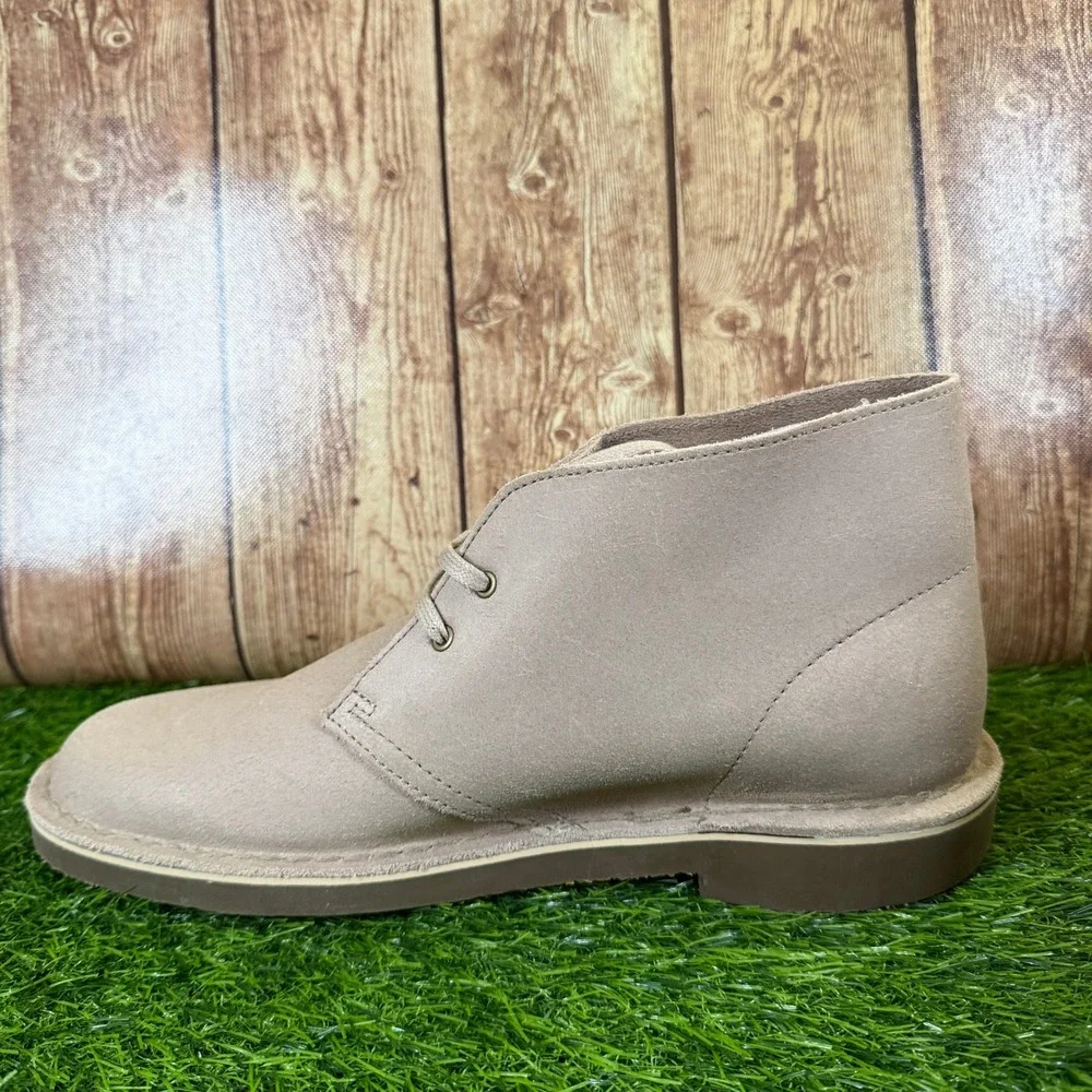 Clarks Shepton Chukka Boot Mens size 10.5 M Taupe Distressed Leather Lace Up